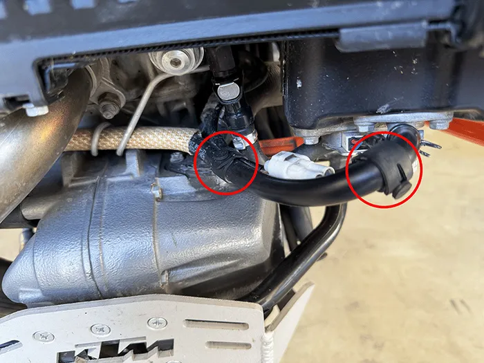 KTM 1290 Adventure fuel line rubber cable ties